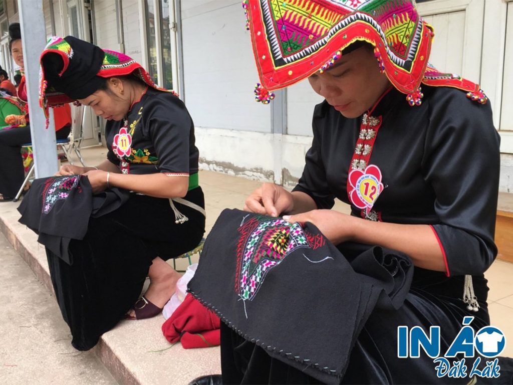 Phụ kiện cho trang phục của người Thái