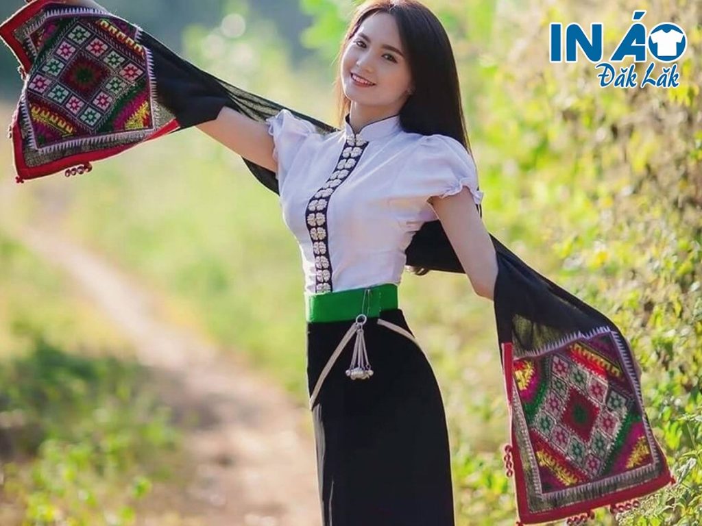 Trang phục dân tộc Thái trắng cho nữ