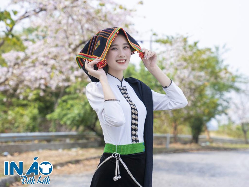 Trang phục dân tộc Thái trắng cho nữ