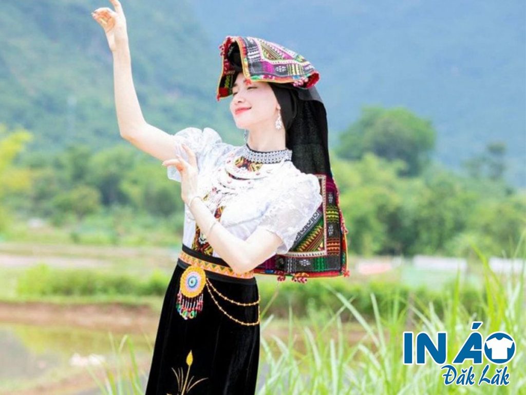 Trang phục dân tộc Thái trắng cho nữ